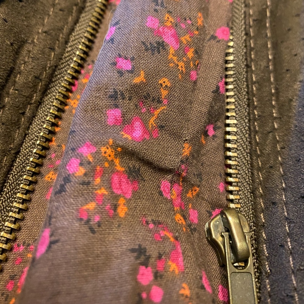 Cute zipper jacket woth floral inside! - Picture 2 of 9